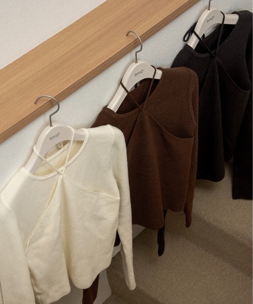 lawgy(ラウジー)の「halter neck strap layer like knit / ホルターネックストラップレイヤーライクニット(ニット/セーター・レディース・ブラック/ブラウン/アイボリー・FREE)」の4枚目の写真