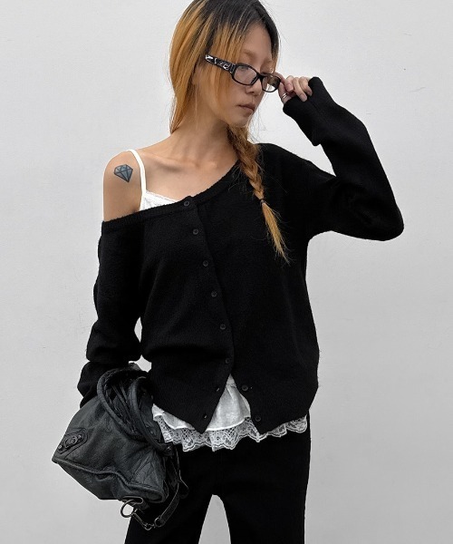 BLACKUP（ブラックアップ）の「[MADE] オフショルダーウール混ニットカーディガン（カーディガン/ボレロ・レディース・ブラック/チャコール・FREE）」の10枚目の写真
