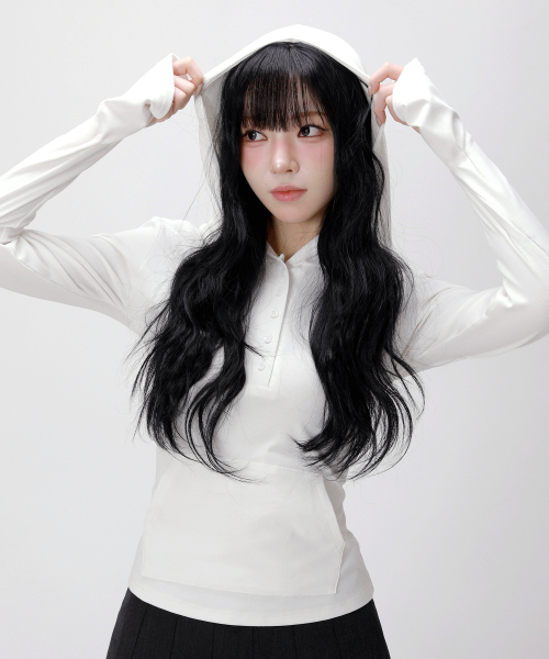 LIKE THE MOST(ライクザモースト)の「フィンガーホールフードヘンリーネックスリムTシャツ_ホワイト(Tシャツ/カットソー・レディース・ホワイト・SMALL/MEDIUM/LARGE)」の2枚目の写真