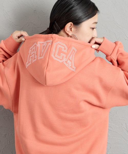 RVCA（ルーカ）の「【WEB限定】[RVCA/ルーカ] TOP ARCH フードロゴ刺繍 ジップパーカー（パーカー・レディース・オレンジ/ブラック/グレー・S/M）」の3枚目の写真