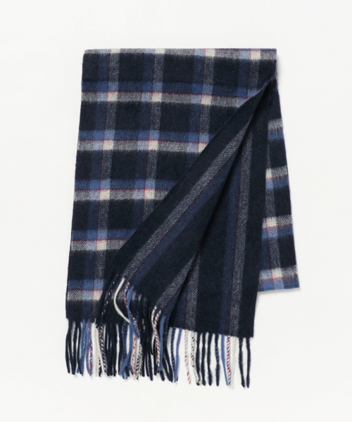FREDY&GLOSTER(フレディアンドグロスター)の「【ドラマ「逃げるは恥だが役に立つ」使用】カシミヤWフェイスチェックマフラー(マフラー・メンズ・ブラック/ブルー/ネイビー/レッド・FREE)」の3枚目の写真