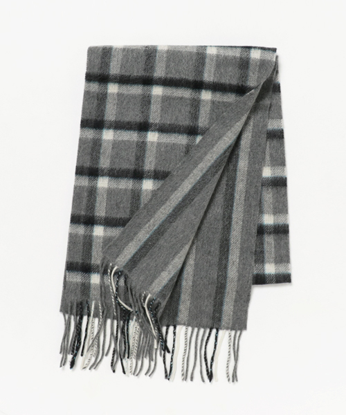 FREDY&GLOSTER(フレディアンドグロスター)の「【ドラマ「逃げるは恥だが役に立つ」使用】カシミヤWフェイスチェックマフラー(マフラー・メンズ・ブラック/ブルー/ネイビー/レッド・FREE)」の2枚目の写真