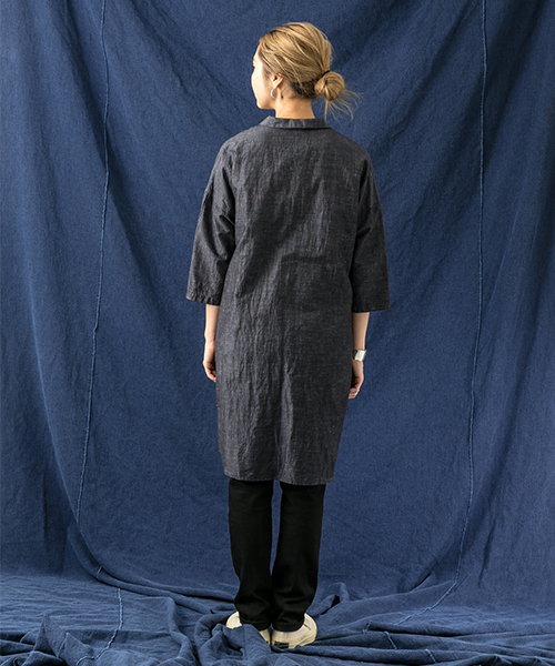 WORK NOT WORK URBAN RESEARCH（ワークノットワークアーバンリサーチ）の「WORK NOT WORK　コットンリネンシャンブレーシャツワンピース（シャツワンピース・レディース・ネイビー/ブラウン・MEDIUM）」の4枚目の写真
