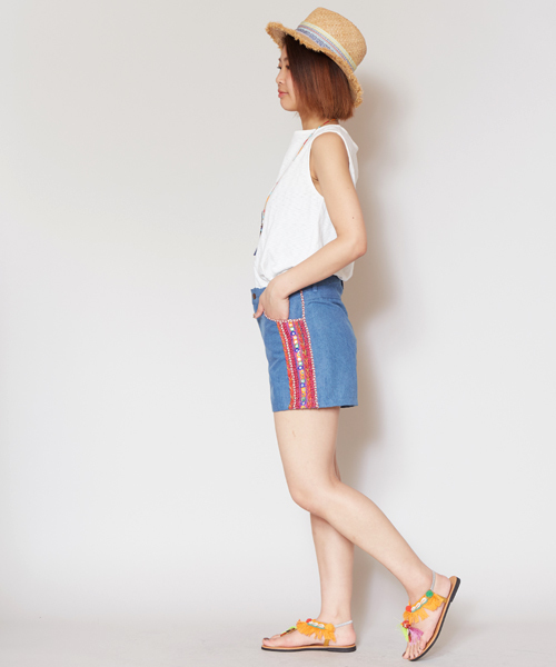 チャイハネ（チャイハネ）の「【チャイハネ】フォークロア デニムショートパンツ（その他パンツ・レディース・ダークブルー/ライトブルー・FREE）」の18枚目の写真