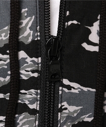 A BATHING APE（アベイシングエイプ）の「TIGER CAMO HALF ZIP SHIRT