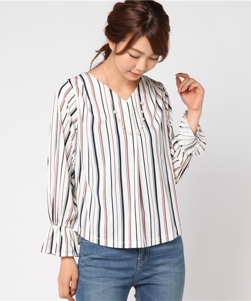 Honeys（ハニーズ）の「二連ネックレス付き前タックプルオーバー（Tシャツ/カットソー・レディース・イエロー/ネイビー/ブルー系その他/ブラック/ホワイト系その他/ピンク/ブルー系その他2/ホワイト系その他2/オフホワイト・L/M）」の3枚目の写真