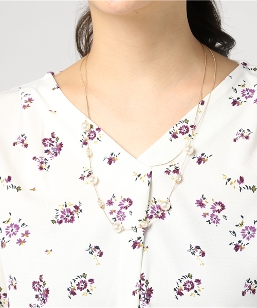 Honeys（ハニーズ）の「二連ネックレス付き前タックプルオーバー（Tシャツ/カットソー・レディース・イエロー/ネイビー/ブルー系その他/ブラック/ホワイト系その他/ピンク/ブルー系その他2/ホワイト系その他2/オフホワイト・L/M）」の13枚目の写真