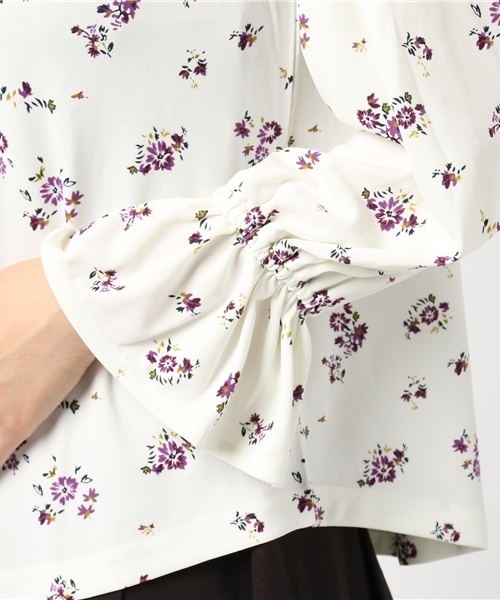 Honeys（ハニーズ）の「二連ネックレス付き前タックプルオーバー（Tシャツ/カットソー・レディース・イエロー/ネイビー/ブルー系その他/ブラック/ホワイト系その他/ピンク/ブルー系その他2/ホワイト系その他2/オフホワイト・L/M）」の14枚目の写真