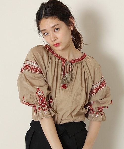 PAGEBOY（ページボーイ）の「インドラメ刺繍ブラウス（シャツ/ブラウス・レディース・ブラック/オフホワイト/ピンク/アイボリー・FREE）」の3枚目の写真