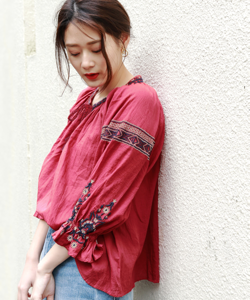 PAGEBOY（ページボーイ）の「インドラメ刺繍ブラウス（シャツ/ブラウス・レディース・ブラック/オフホワイト/ピンク/アイボリー・FREE）」の4枚目の写真