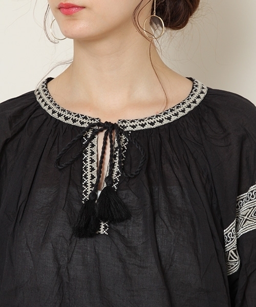PAGEBOY（ページボーイ）の「インドラメ刺繍ブラウス（シャツ/ブラウス・レディース・ブラック/オフホワイト/ピンク/アイボリー・FREE）」の18枚目の写真