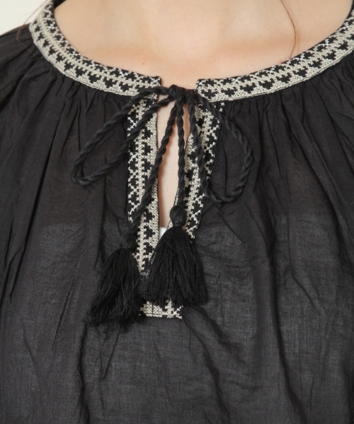 PAGEBOY（ページボーイ）の「インドラメ刺繍ブラウス（シャツ/ブラウス・レディース・ブラック/オフホワイト/ピンク/アイボリー・FREE）」の14枚目の写真