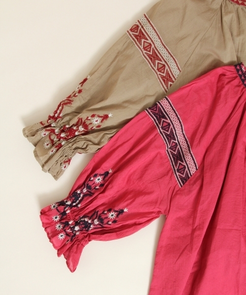 PAGEBOY（ページボーイ）の「インドラメ刺繍ブラウス（シャツ/ブラウス・レディース・ブラック/オフホワイト/ピンク/アイボリー・FREE）」の9枚目の写真