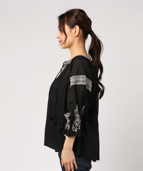 PAGEBOY（ページボーイ）の「インドラメ刺繍ブラウス（シャツ/ブラウス・レディース・ブラック/オフホワイト/ピンク/アイボリー・FREE）」の5枚目の写真
