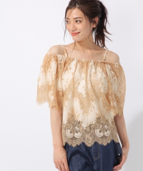 laboratory work（ラボラトリーワーク）の「スカラップレースオフショルブラウス（シャツ/ブラウス・レディース・グレー/イエロー/ライトベージュ・MEDIUM）」の3枚目の写真