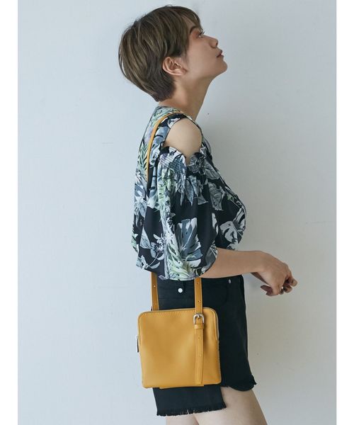 EMODA（エモダ）の「ダブルフェイススクエアバッグ（ショルダーバッグ・レディース・ホワイト/ブラック/マスタード・FREE）」の4枚目の写真