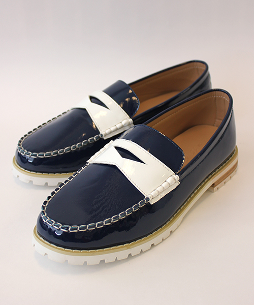 CIAOPANIC（チャオパニック）の「【1 to 10 people】　2TONE エナメル配色ローファー（その他シューズ・メンズ・ホワイト×ネイビー/ホワイト×ブラック・SMALL/MEDIUM/LARGE）」の2枚目の写真