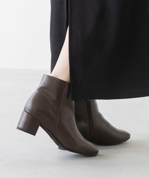 menue（メヌエ）の「ベーシックデザイン スクエアトゥ サイドジップ  ショートブーツ（ブーツ・レディース・ブラック系その他/ダークブラウン/ブラック/ブラウン系その他/ホワイト/ダークグレー/ブラウン系その他2/ブラック系その他3/ブラック系その他2/パイソン/アイボリー/グレイッシュベージュ/アッシュグレー/ブラック系その他4/ベージュ・3L/SS/S/M/L/LL/XS）」の10枚目の写真