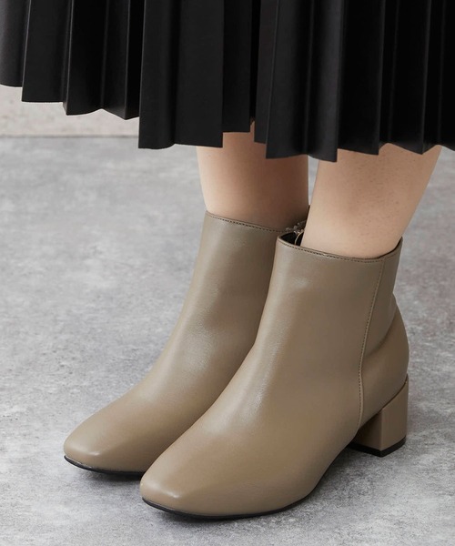 menue（メヌエ）の「ベーシックデザイン スクエアトゥ サイドジップ  ショートブーツ（ブーツ・レディース・ブラック系その他/ダークブラウン/ブラック/ブラウン系その他/ホワイト/ダークグレー/ブラウン系その他2/ブラック系その他3/ブラック系その他2/パイソン/アイボリー/グレイッシュベージュ/アッシュグレー/ブラック系その他4/ベージュ・3L/SS/S/M/L/LL/XS）」の14枚目の写真