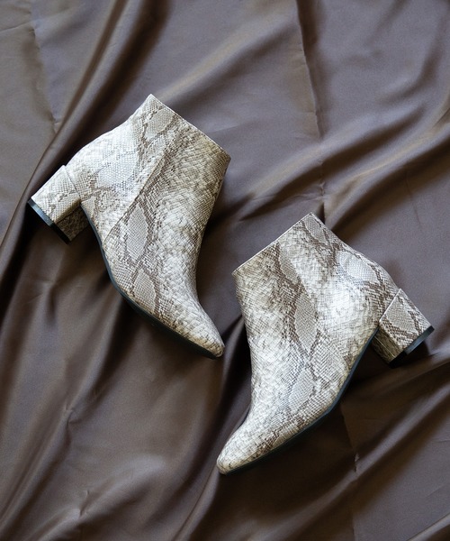 menue（メヌエ）の「ベーシックデザイン スクエアトゥ サイドジップ  ショートブーツ（ブーツ・レディース・ブラック系その他/ダークブラウン/ブラック/ブラウン系その他/ホワイト/ダークグレー/ブラウン系その他2/ブラック系その他3/ブラック系その他2/パイソン/アイボリー/グレイッシュベージュ/アッシュグレー/ブラック系その他4/ベージュ・3L/SS/S/M/L/LL/XS）」の15枚目の写真