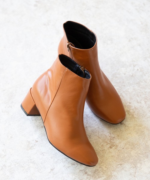 menue（メヌエ）の「ベーシックデザイン スクエアトゥ サイドジップ  ショートブーツ（ブーツ・レディース・ブラック系その他/ダークブラウン/ブラック/ブラウン系その他/ホワイト/ダークグレー/ブラウン系その他2/ブラック系その他3/ブラック系その他2/パイソン/アイボリー/グレイッシュベージュ/アッシュグレー/ブラック系その他4/ベージュ・3L/SS/S/M/L/LL/XS）」の12枚目の写真