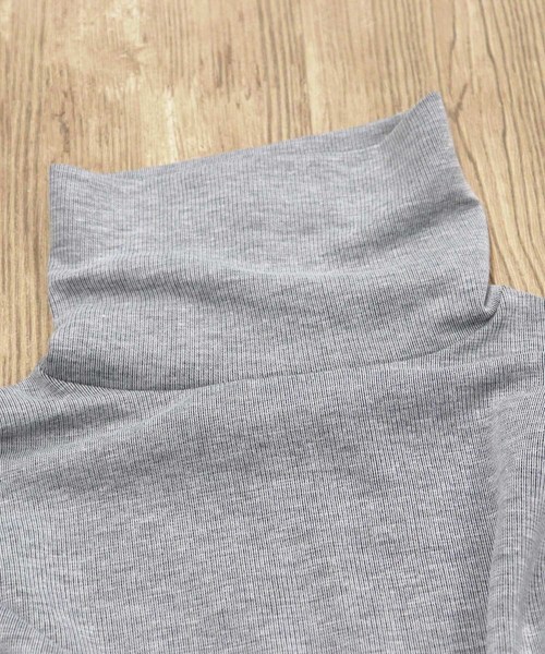 Confirm（コンファーム）の「Confirm / コンファーム リバーダンボールタートル（ニット/セーター・メンズ・ホワイト/ブラック/グレー・M/L）」の9枚目の写真