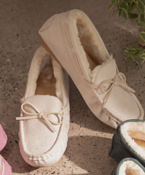 KOBE LETTUCE（コウベレタス）の「リボン紐ファーモカシンシューズ（モカシン/デッキシューズ・レディース・ブラック/ダークブラウン/パープル/グレー/その他1/その他2/パープル系その他/キャメル/イエロー系その他/ピンク/ブラック系その他/ブラウン系その他2/ブラック系その他2/ブラウン系その他/ベージュ/ダークグリーン/オリーブ/ホワイト/ネイビー・LL/S/M/L）」の9枚目の写真