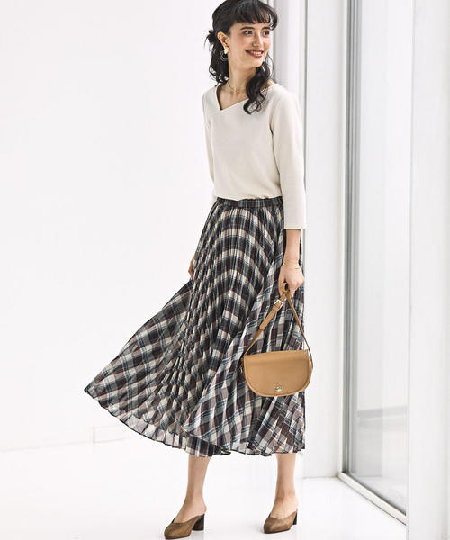 green label relaxing（グリーンレーベルリラクシング）の「FM ミラノポンチ カッティング カットソー ◆（Tシャツ/カットソー・レディース・ブラック/ナチュラル/マスタード・FREE）」の17枚目の写真