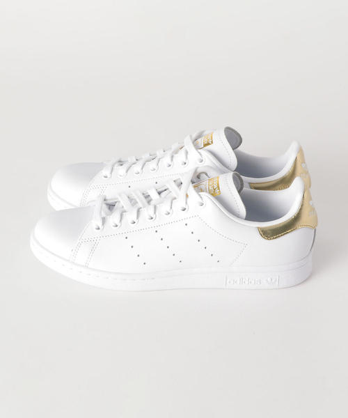 adidas Originals(アディダスオリジナルス)の「<adidas Originals(アディダス)>Stan Smith スタンスミス ゴールド レザースニーカー(スニーカー・レディース・ゴールド・25cm/24cm/24.5cm/23cm/23.5cm/22.5cm)」の5枚目の写真