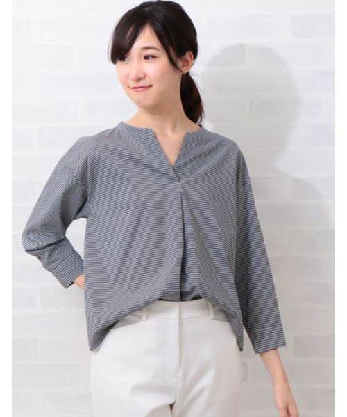 NATURAL BEAUTY BASIC（ナチュラルビューティーベーシック）の「バンドカラースキッパーブラウス（シャツ/ブラウス・レディース・ブラック系その他/オフホワイト/ブルー系その他・LARGE/MEDIUM/SMALL）」の2枚目の写真