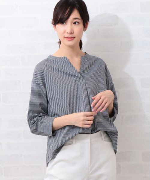 NATURAL BEAUTY BASIC（ナチュラルビューティーベーシック）の「バンドカラースキッパーブラウス（シャツ/ブラウス・レディース・ブラック系その他/オフホワイト/ブルー系その他・LARGE/MEDIUM/SMALL）」の5枚目の写真