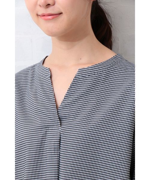 NATURAL BEAUTY BASIC（ナチュラルビューティーベーシック）の「バンドカラースキッパーブラウス（シャツ/ブラウス・レディース・ブラック系その他/オフホワイト/ブルー系その他・LARGE/MEDIUM/SMALL）」の10枚目の写真