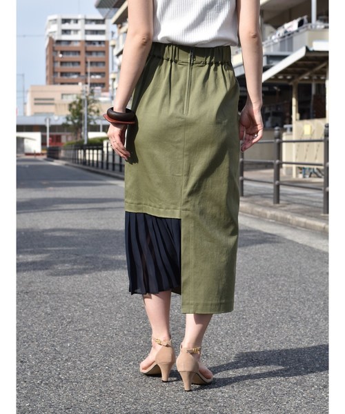 k*（ケイ）の「切替ワンポイント裾プリーツタイトロングスカート