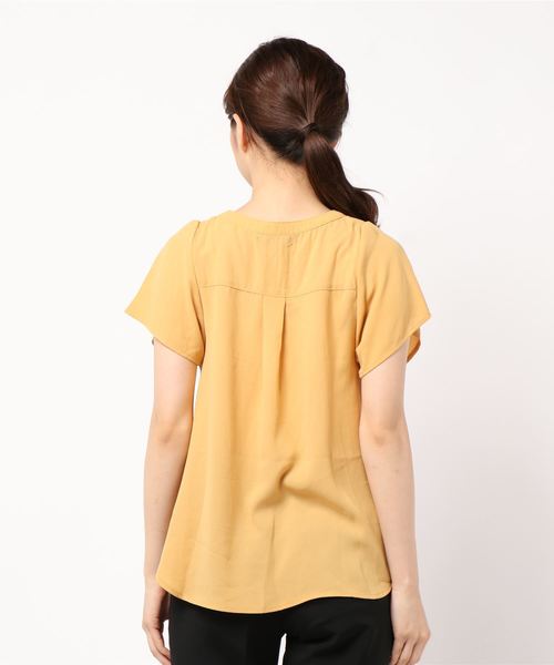 BELLUNA(ベルーナ)の「タック使いジョーゼット素材ブラウス(シャツ/ブラウス・レディース・イエロー/ネイビー/ホワイト系その他/レッド系その他/ブルー系その他・MEDIUM/LARGE/SMALL/X-LARGE/XX-LARGE/XXX-LARGE/XXXX-LARGE)」の18枚目の写真