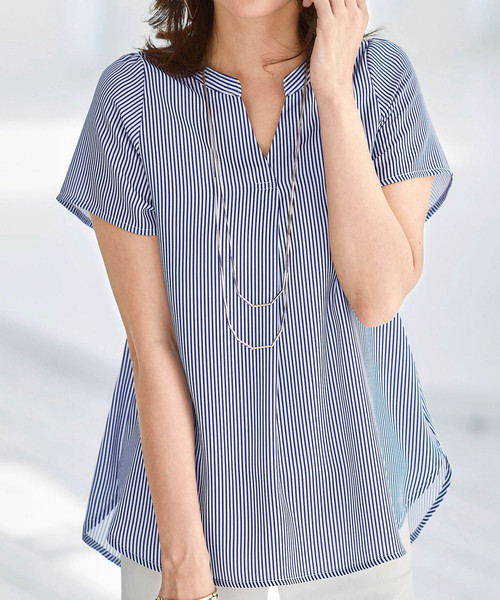 BELLUNA(ベルーナ)の「タック使いジョーゼット素材ブラウス(シャツ/ブラウス・レディース・イエロー/ネイビー/ホワイト系その他/レッド系その他/ブルー系その他・MEDIUM/LARGE/SMALL/X-LARGE/XX-LARGE/XXX-LARGE/XXXX-LARGE)」の14枚目の写真