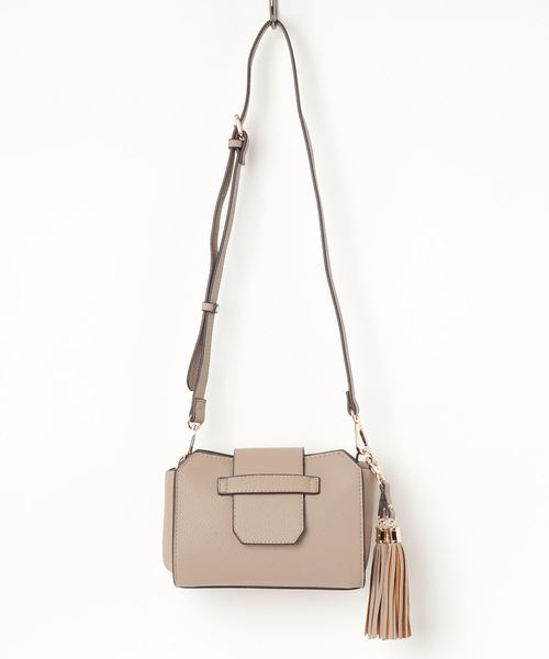 UNBILLION（アンビリオン）の「カシュカシュ cachecache / 差し込みフラップタッセル付きミニショルダーバッグ（ショルダーバッグ・レディース・ゴールド/その他/ブラック/パイソン/キャメル/ベージュ系その他/ベージュ系その他2/イエロー系その他・FREE）」の3枚目の写真