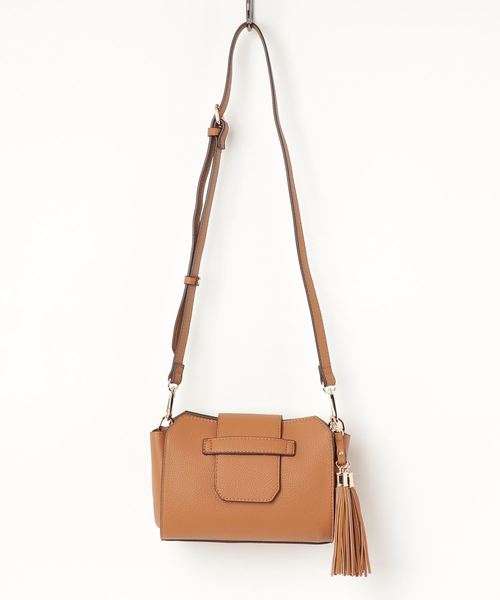 UNBILLION（アンビリオン）の「カシュカシュ cachecache / 差し込みフラップタッセル付きミニショルダーバッグ（ショルダーバッグ・レディース・ゴールド/その他/ブラック/パイソン/キャメル/ベージュ系その他/ベージュ系その他2/イエロー系その他・FREE）」の5枚目の写真