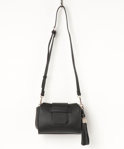 UNBILLION（アンビリオン）の「カシュカシュ cachecache / 差し込みフラップタッセル付きミニショルダーバッグ（ショルダーバッグ・レディース・ゴールド/その他/ブラック/パイソン/キャメル/ベージュ系その他/ベージュ系その他2/イエロー系その他・FREE）」の2枚目の写真