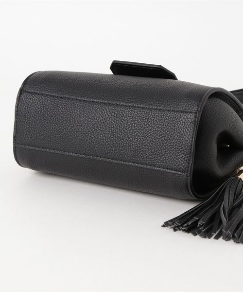 UNBILLION（アンビリオン）の「カシュカシュ cachecache / 差し込みフラップタッセル付きミニショルダーバッグ（ショルダーバッグ・レディース・ゴールド/その他/ブラック/パイソン/キャメル/ベージュ系その他/ベージュ系その他2/イエロー系その他・FREE）」の11枚目の写真