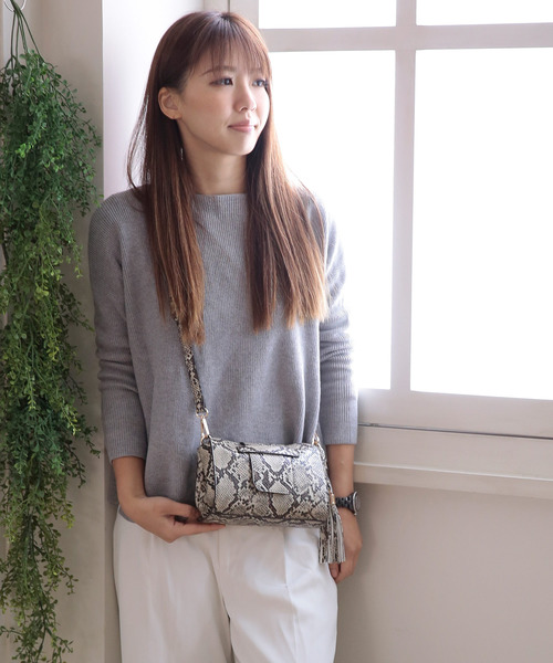 UNBILLION（アンビリオン）の「カシュカシュ cachecache / 差し込みフラップタッセル付きミニショルダーバッグ（ショルダーバッグ・レディース・ゴールド/その他/ブラック/パイソン/キャメル/ベージュ系その他/ベージュ系その他2/イエロー系その他・FREE）」の8枚目の写真