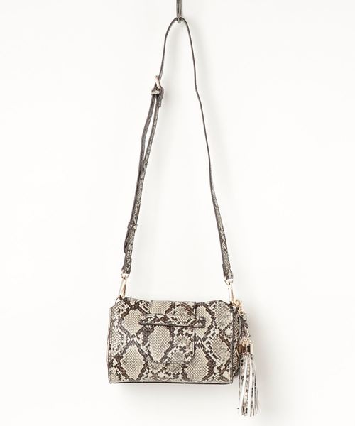 UNBILLION（アンビリオン）の「カシュカシュ cachecache / 差し込みフラップタッセル付きミニショルダーバッグ（ショルダーバッグ・レディース・ゴールド/その他/ブラック/パイソン/キャメル/ベージュ系その他/ベージュ系その他2/イエロー系その他・FREE）」の12枚目の写真