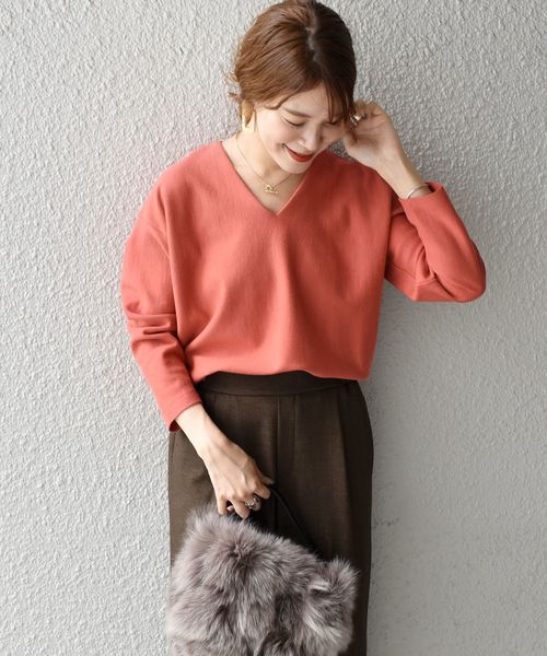 SHIPS(シップス)の「Vネックポンチジャージープルオーバー◇(Tシャツ/カットソー・レディース・オフホワイト/ベージュ/ライトブルー/オレンジ/ブラック/ベージュ系その他・ONE SIZE)」の2枚目の写真