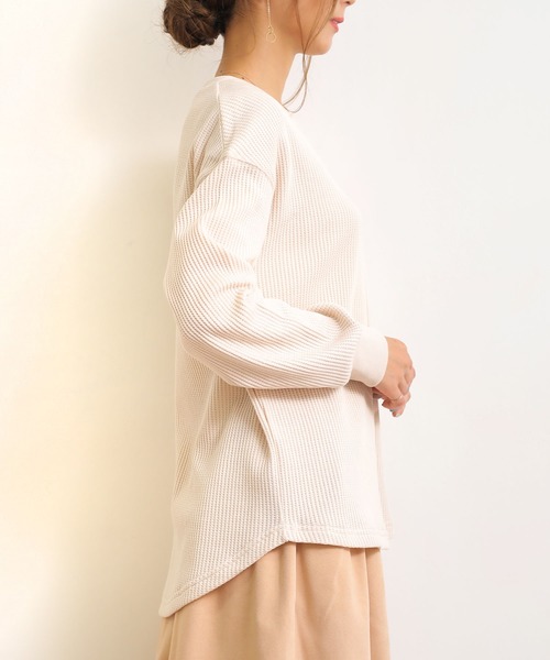 andme(アンドミー)の「ワッフル長袖キーネックTシャツ トップス(Tシャツ/カットソー・レディース・チャコールグレー/ブラック/アイボリー/グレー系その他/ベージュ・M)」の7枚目の写真