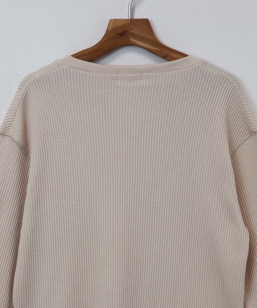 andme(アンドミー)の「ワッフル長袖キーネックTシャツ トップス(Tシャツ/カットソー・レディース・チャコールグレー/ブラック/アイボリー/グレー系その他/ベージュ・M)」の17枚目の写真