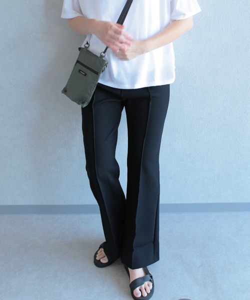 reca(レカ)の「センタープレス セミフレアパンツ(その他パンツ・レディース・ブラック/ベージュ/アイボリー・FREE)」の2枚目の写真