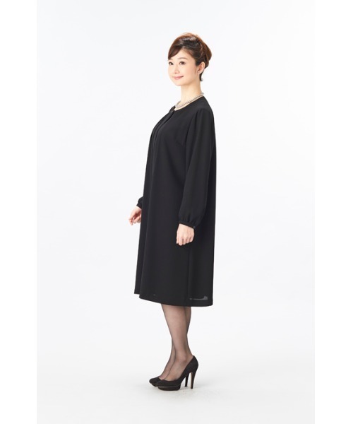 MONOIR(モノワール)の「濃染加工ゆったりサイズワンピース(ワンピース・レディース・ブラック・LL/3L/M/L)」の2枚目の写真