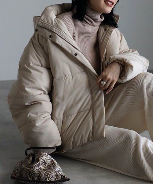 ap retro（アプレトロ）の「【選べる2素材】中綿フードブルゾン / スタンドブルゾン / フード取り外し可能（ダウンジャケット/コート・レディース・ブラック/ベージュ/アイボリー/ネイビー/オフホワイト/ライトグレー/ホワイト系その他/ブラック系その他/シルバー・FREE）」の10枚目の写真