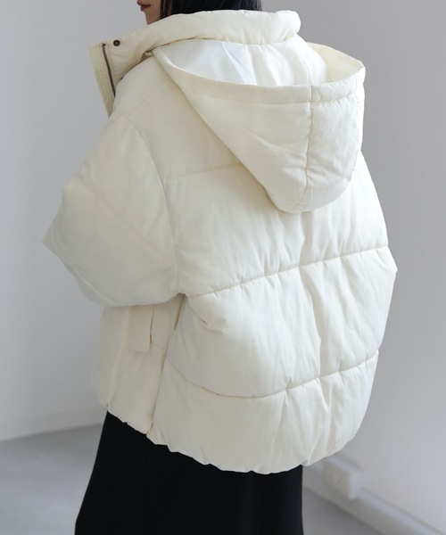 ap retro（アプレトロ）の「【選べる2素材】中綿フードブルゾン / スタンドブルゾン / フード取り外し可能（ダウンジャケット/コート・レディース・ブラック/ベージュ/アイボリー/ネイビー/オフホワイト/ライトグレー/ホワイト系その他/ブラック系その他/シルバー・FREE）」の11枚目の写真