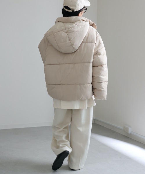 ap retro（アプレトロ）の「【選べる2素材】中綿フードブルゾン / スタンドブルゾン / フード取り外し可能（ダウンジャケット/コート・レディース・ブラック/ベージュ/アイボリー/ネイビー/オフホワイト/ライトグレー/ホワイト系その他/ブラック系その他/シルバー・FREE）」の15枚目の写真