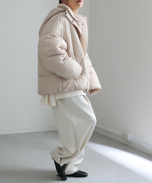 ap retro（アプレトロ）の「【選べる2素材】中綿フードブルゾン / スタンドブルゾン / フード取り外し可能（ダウンジャケット/コート・レディース・ブラック/ベージュ/アイボリー/ネイビー/オフホワイト/ライトグレー/ホワイト系その他/ブラック系その他/シルバー・FREE）」の14枚目の写真